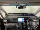 【前方視界】開放的な前方視界!運転がしやすく疲れにくいです♪窓が大きく、見通しがとっても良いおクルマですよ♪