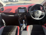 フランス車ならではのオシャレな内装がオススメです!