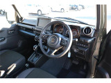 ハンドル周りもスッキリしていて運転しやすいです。