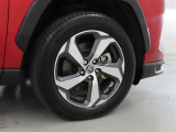 装着タイヤサイズは、225/60R18です。純正アルミホイールを装着しております。