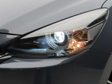 LEDヘッドライトを搭載。夜間の運転も安心です♪
