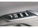 運転席窓操作部です。一括して操作ができ便利です。