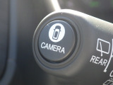 ★マルチビューカメラ★ワイパーレバー先端の「CAMERAスイッチ」を押すことで、車を上空から見下ろしたような映像をカーナビ画面に映し出し、車庫入れや縦列駐車をサポートしてくれます♪