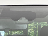 【エマージェンシーブレーキ】走行中に前方の車両等を認識し、衝突しそうな時は警報とブレーキで衝突回避と被害軽減をアシスト。より安全にドライブをお楽しみいただけます。