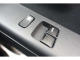パワーウィンドウもしっかり完備です!運転席以外のウィンドウにはロックをかけられますのでお子様にも安心ですよ♪更に運転席にはオート機構が付いておりますので全開全閉が楽に出来ます☆