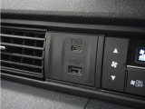 ◆USBチャージャー◆使いやすい場所に装備されています。