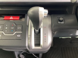 発進時から滑らかに加速する無段階変速のCVTはストップ&ゴーの多い街の中も快適です