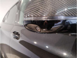 【BMWミラー】視認性の高いスタイリッシュなミラー。自動防眩機能も付いており夜間のドライビングをサポートします。