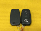 スマートキーはかばんやポケットに入れておけば、ドアのロックアンロックやエンジンの始動が可能!
