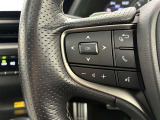 運転中、オーディオの操作をしてて、ハッとしたことはありませんか?ステアリングスイッチは、運転中でもハンドルでオーディオの操作が可能です。安全なドライブをサポートします。