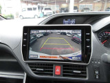 バックガイドモニターで、後方を確認しながら安心して駐車することができます。運転初心者も熟練者も必須の機能ですよ!