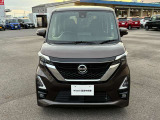 日産のブランドを象徴するVモーショングリルです。