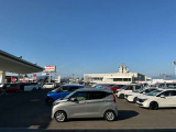 大型駐車場完備で豊富な在庫車です^ー^ご来店お待ちしております