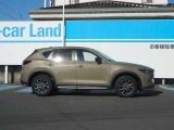 マツダ車の特徴でもあるボンネット部分が長いのもCX-5がスタイリッシュに見える理由の一つです。