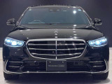 納車前整備は、メルセデスベンツ国際認定メカニックによる最新の検査ライン等の施設が充実した当社工場で入念に行います。メルセデス・ベンツの定める厳しい基準をクリアしたお車のみをご案内させて頂きます。