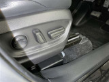 電動パワーシートはボタン一つで細やかな調節が可能ですよ。 意外に力が要るシートの移動もラクラク、思い通りのポジションが見つかります。