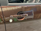品質へのこだわり!フロアマットやシートなど車内をキレイに清掃し、ニオイや汚れなどを徹底的にクリーニングしてもらっております。室内はピカピカです☆