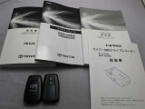 取説・メンテナンスノート・スマートキーの3点セットです。
