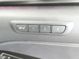 運転席のシートポジションを記憶・再現できるメモリー機能を搭載しています。