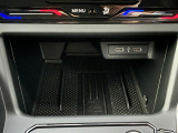 センターコンソール前方にType-C USBポート2個を装備。急速充電やスマートフォンの有線接続(App-Connect等)に便利です。