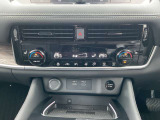 運転席と助手席それぞれにお好みの温度を設定することができる、左右独立温度調整機能付フルオートエアコンを装備しています。真冬でもすぐに温まり快適なシートヒーターを前席に装備