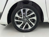純正アルミホイールが車の雰囲気を引き立てますね!
