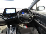シンプルで機能的な運転席まわりです。ぜひ現車でお確かめください!