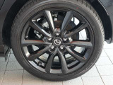 マツダ純正215/55R18インチアルミホイール付きで見た目もグッド!