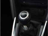 【シフトレバー】シフトもとても操作しやすいデザインになっております。運転する人の事を第一に考えた操作性の高い仕様です。