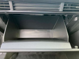 車検証ケースを収納できるグローブBOX