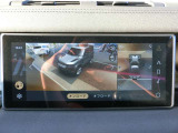 3Dサラウンドカメラシステムにより、全周囲カメラとセンサーで狭い場所でも安心して、駐車・走行できるようにサポートします。タッチスクリーンの表示と音で障害物との距離を確認できます。