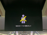 【13.2型有機ELフリップダウン】三列目からでも迫力のエンタメが観れる大画面フリップダウン。有機ELのモニターでは、一般的なフリップダウンよりも高コントラストでキレイな映像を楽しめます。