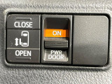 【パワースライドドア】スマートキーや運転席のスイッチでスライドドアの開閉が可能♪電動だから力を入れてドアを開ける必要が無く、小さいお子様でも、重い荷物を持っている時もラクに開け閉めできます♪