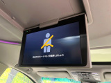 【フリップダウンモニター】大画面モニターで後席でもエンタメをお楽しみいただけます。小さなお子様にも大人気の装備です♪