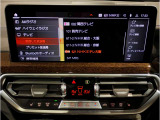 【コックピットシート】BMW車の主役席。車体中央にくる様に配置し車両重心とが一致する事でドライバーと車との一体感あるドライビングを実現。人間工学に基づき形成した形状が長時間のドライブ疲労も軽減します!