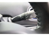 夜間やトンネル等で自動でヘッドライトを点灯します。細かな装備ですが大変便利です。ライトの消し忘れにも貢献します。