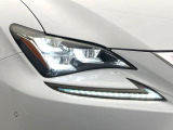 【角型三眼LEDヘッドライト】スタイリッシュな見た目の三眼LEDヘッドライトを装備♪スタイルだけでなく、夜間の走行も視界良好で安心してお乗りいただけます。