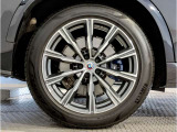 BMW純正アルミホイールです。納車時にはアルミホイールコーティングも承っております!是非ご検討下さいませ。
