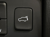 【パワーバックドア】スマートキーや運転席のボタンを押すだけでリアゲートが自動で開閉します!荷物を持っている時や、高い位置にあるバックドアを閉める際に便利な機能です♪