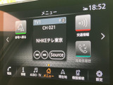 画面上にメニューや交通情報、電話、オーディオなどの項目が並び、目的に合わせて選びやすい構成です。各種機能を画面から確認でき、日常の移動をサポートします。