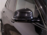 ドアミラーにはLEDウインカーが埋め込まれており、対向車からの視認性を高めております。