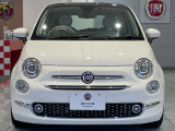 丸みを帯びた愛らしいフロントフェイス。FIAT500らしい親しみやすさが魅力です。クロームパーツがボサノバホワイトのボディに映える上品な仕上がりです。