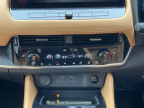 エアコン独立温度調整機能(運転席・助手席・後席)