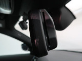 【ルームミラー一体型ETC】BMWといえばルームミラー一体型のETC。ドライバーから差し込めるかたちになっておりますので、差し忘れの際も慌てずにご利用いただけます。