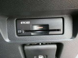ここにETCが付いております。高速道路の料金所もスイスイ♪ ETCカードの申し込みは日産カードがおすすめ☆「安心」「おトク」「便利」で皆さまのカーライフをサポートする特典満載のカードです。