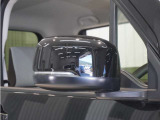 ◆ドアミラーウインカー◆ドアミラーにウインカーを装備しています。対向車に自身の進行方向を合図し安全に運転できます。