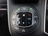左右独立温度コントロールフルオートエアコンです。運転席、助手席それぞれで独立して温度設定ができます。冷え性の方が乗っても安心ですね♪
