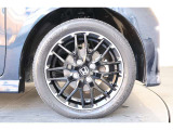 純正のアルミホイールが足元を飾ります!タイヤサイズは165/55R15を装備しております!!