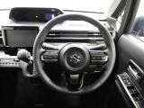各操作スイッチなどもハンドルから手を放すことなく操作可能で安全運転に支援いたします!