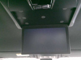 アルパイン10.1インチ後席モニター付き「RSH10XS-L」 後部座席でもテレビ視聴が可能で、お子様とのドライブや長距離移動も快適、ご家族でのお出かけに嬉しい装備です。